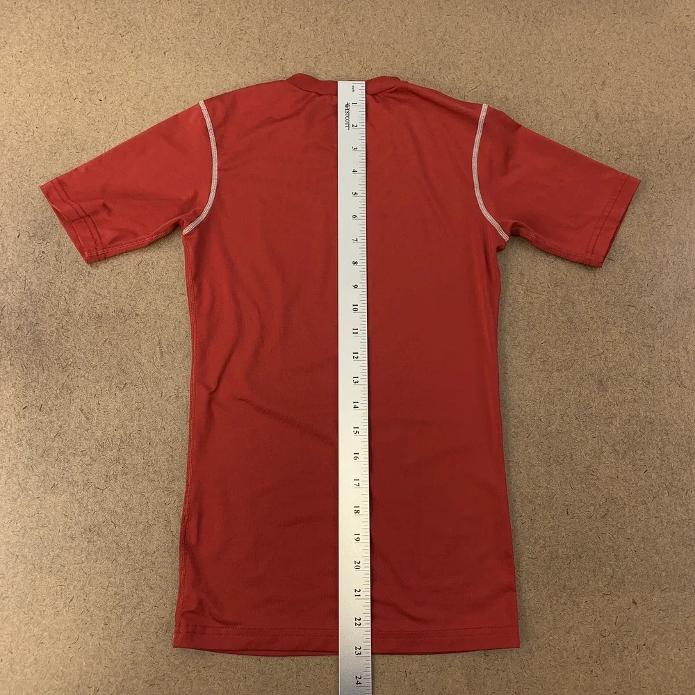 Nike‎ Team Boys Youth Size XL (18-20) Red Short Sleeve Fitted Athletic T-Shirt